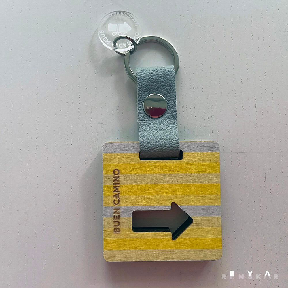 Obesek Kvadrat rumeno-srebrn lesen