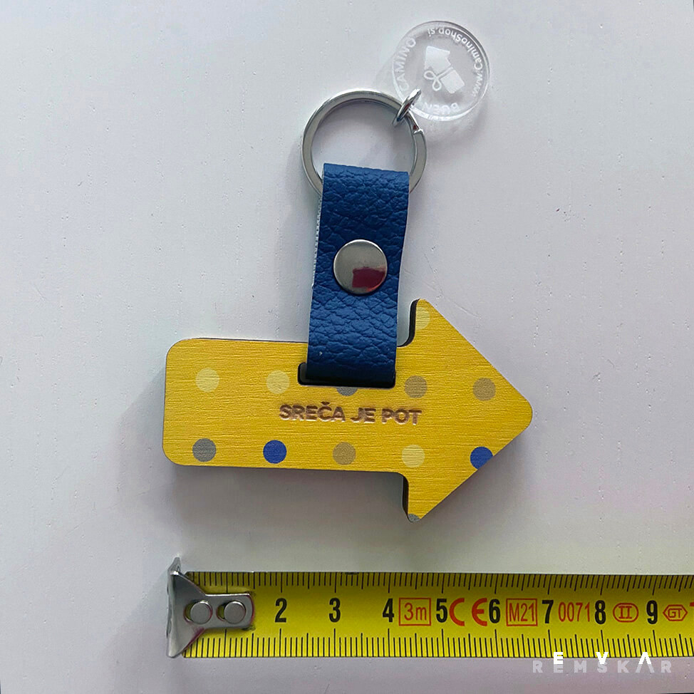 Obesek Puščica rumeno-modra lesena - slika 3