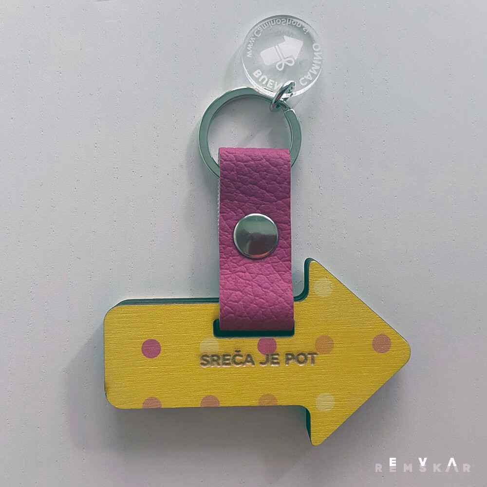 Obesek Puščica rumeno-rdeča lesena