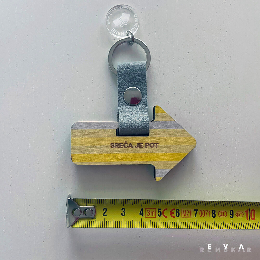 Obesek Puščica rumeno-srebrna lesena - slika 3